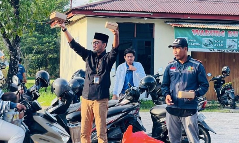 Santri dan 15 Komunitas di Tarakan Berbagi Takjil, Dilanjutkan Iftar Akbar di Masjid Hujan As Salam